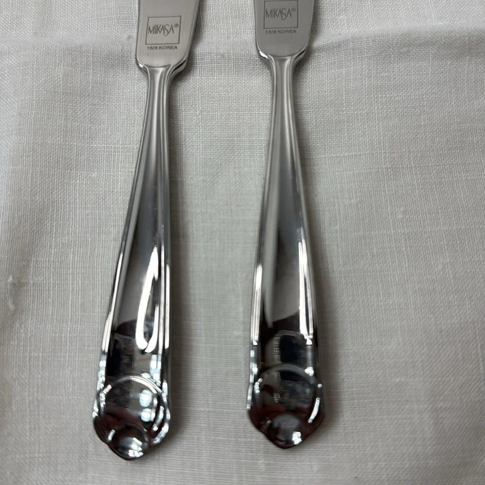 Mikasa Classico Satin Frosted Stainless Flat Handle Butter Spreaders Lot of 2